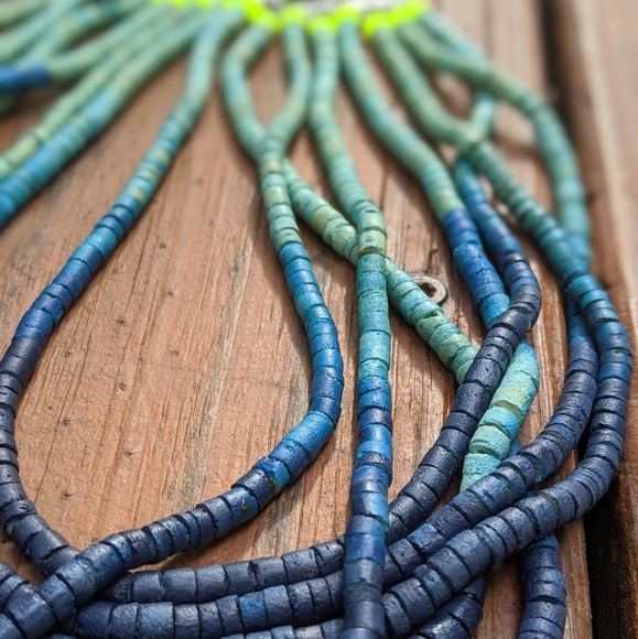 Anthropologie ombre beaded necklace - Picture 2 of 5